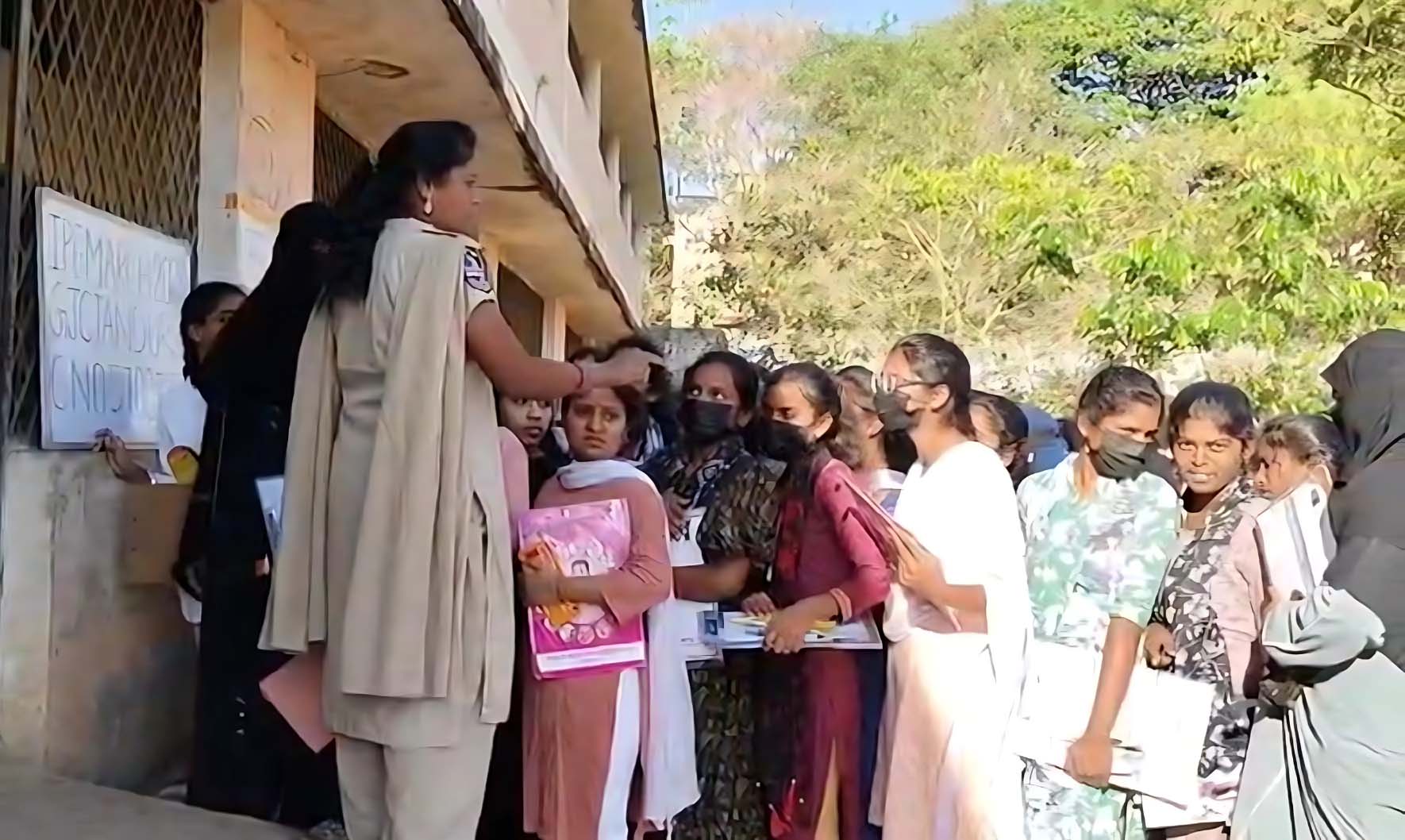 రెండో రోజూ 18 మంది గైర్హాజరు..!