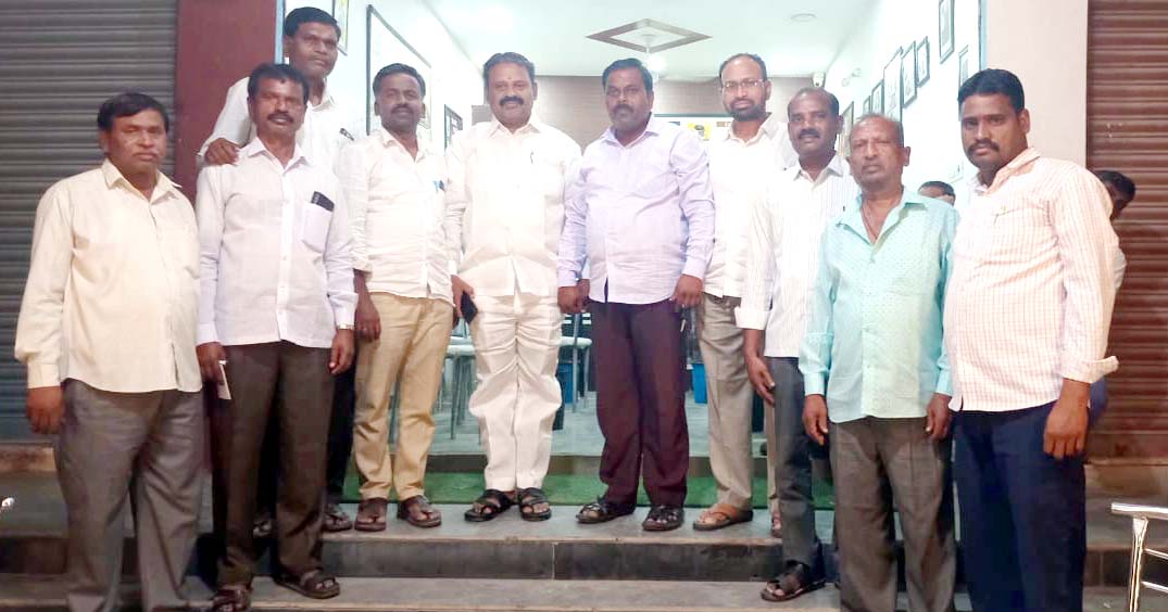 మహనీయులను స్మరించుకోవడం అందరి బాధ్యత