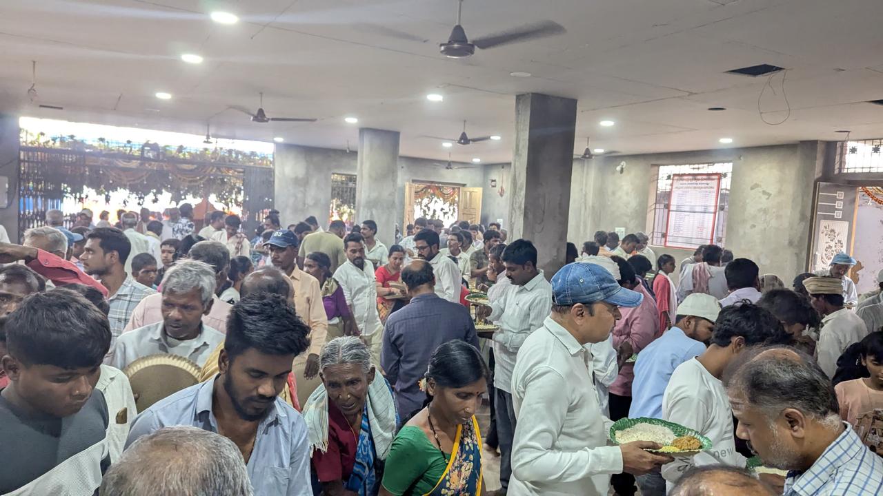 భద్రేశ్వర భక్తులకు నిత్యాన్నదానం