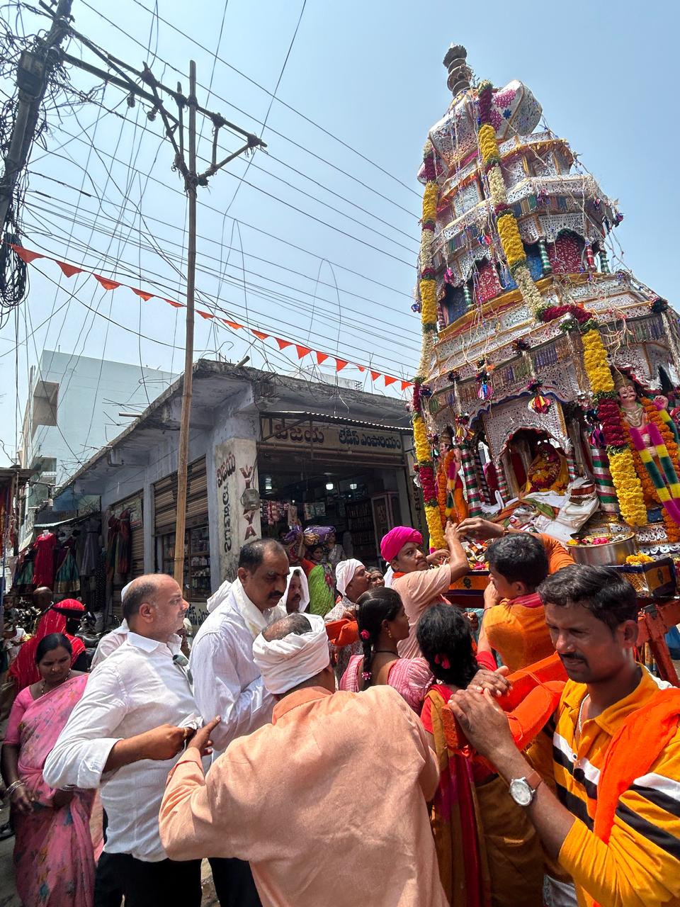 భద్రేశ్వరున్ని దర్శించుకున్న కమీషనర్‌..!