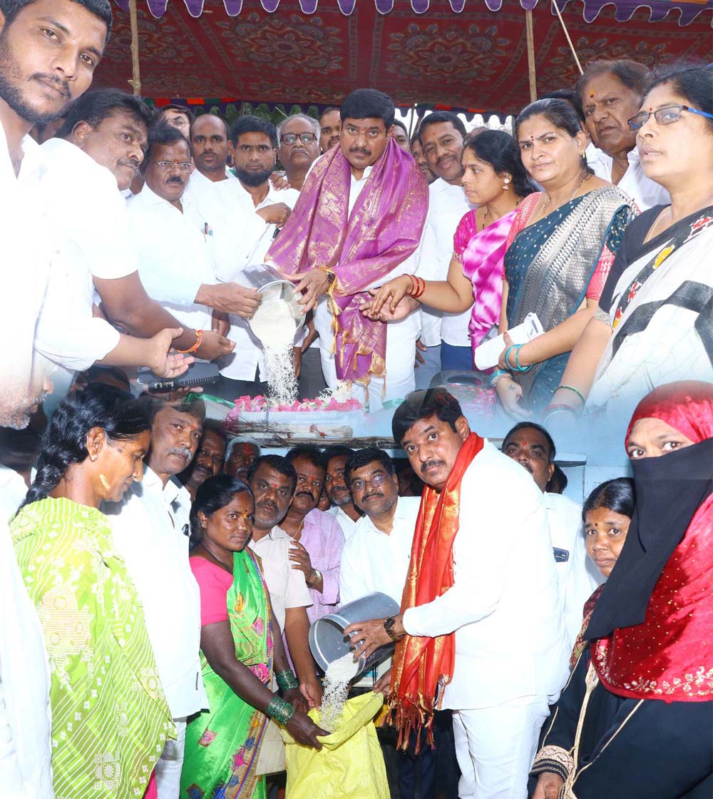9రకాల సరకులతో రేషన్ కిట్లు..!