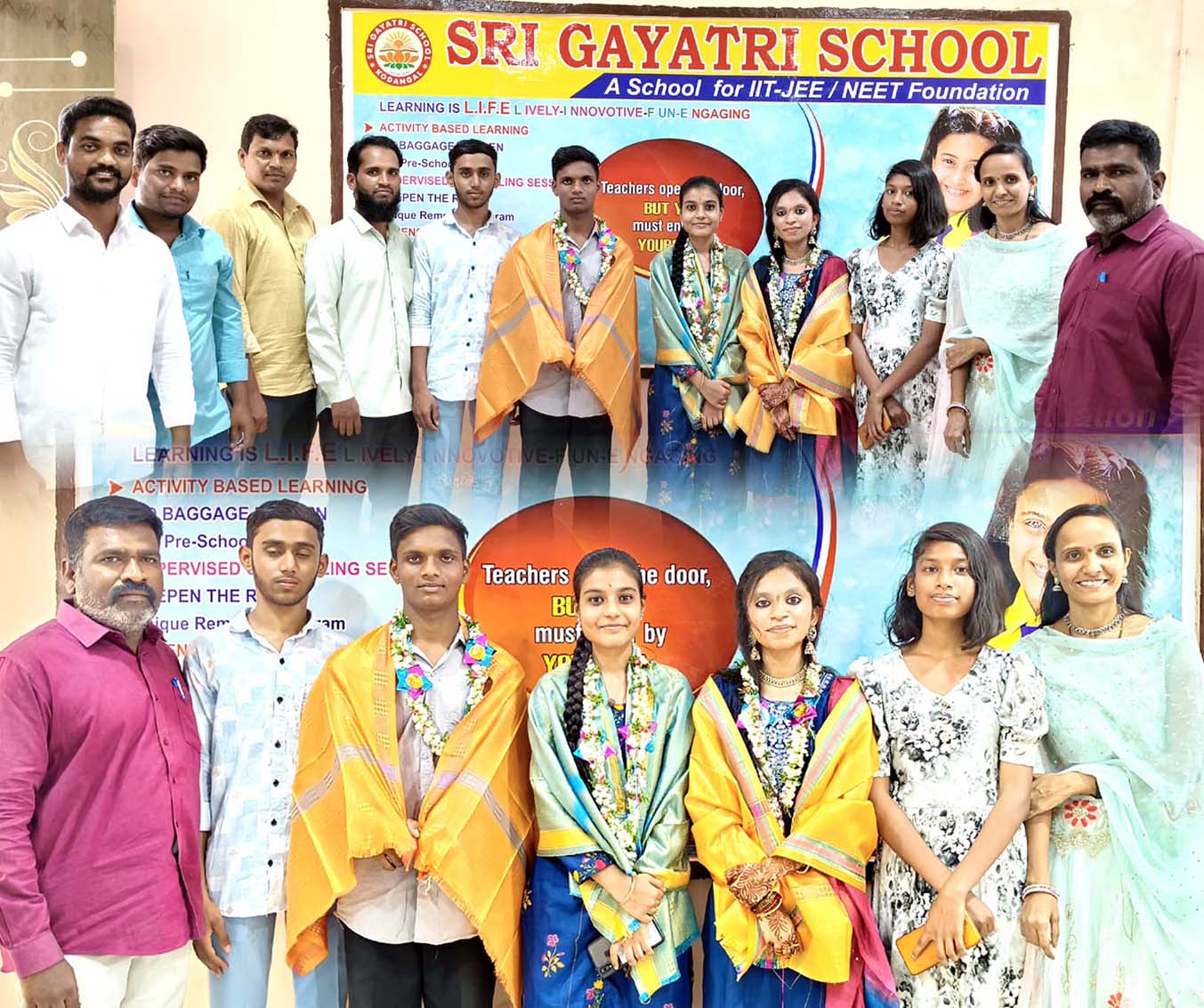 టాప్‌ లేపిన శ్రీ గాయత్రి