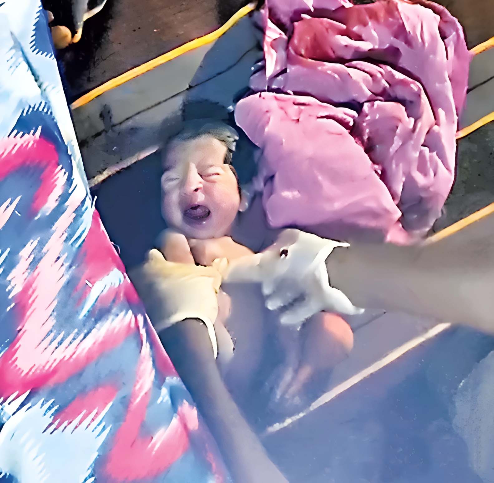 అర్దరాత్రి.. పసికందుకు సీపీఆర్..!