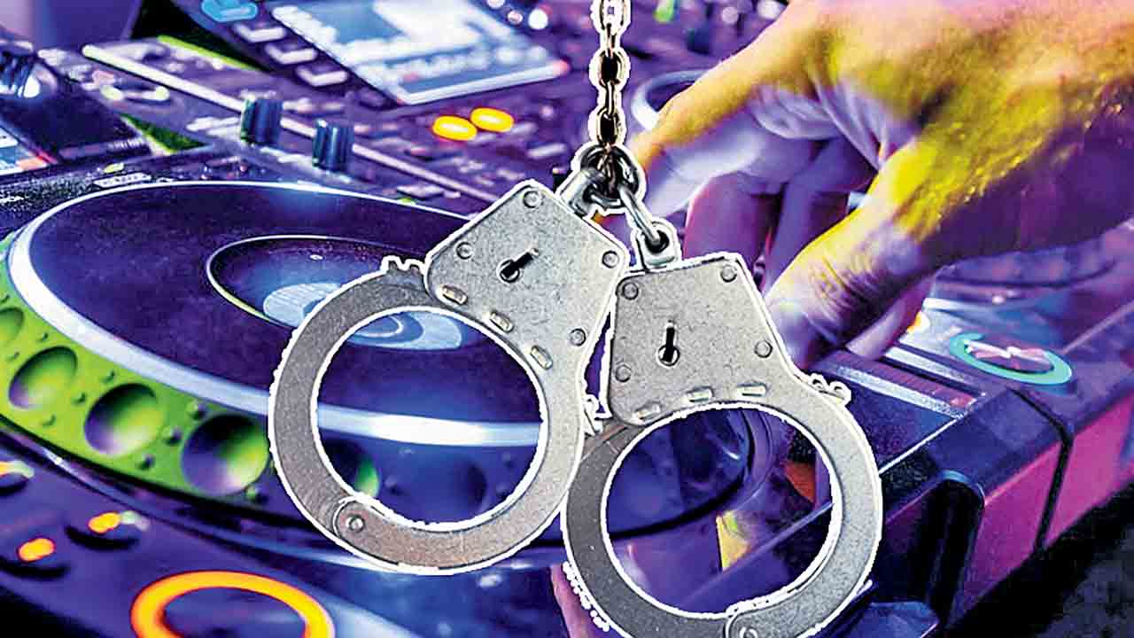 పెళ్లివారింటికి పోలీసుల షాక్..!