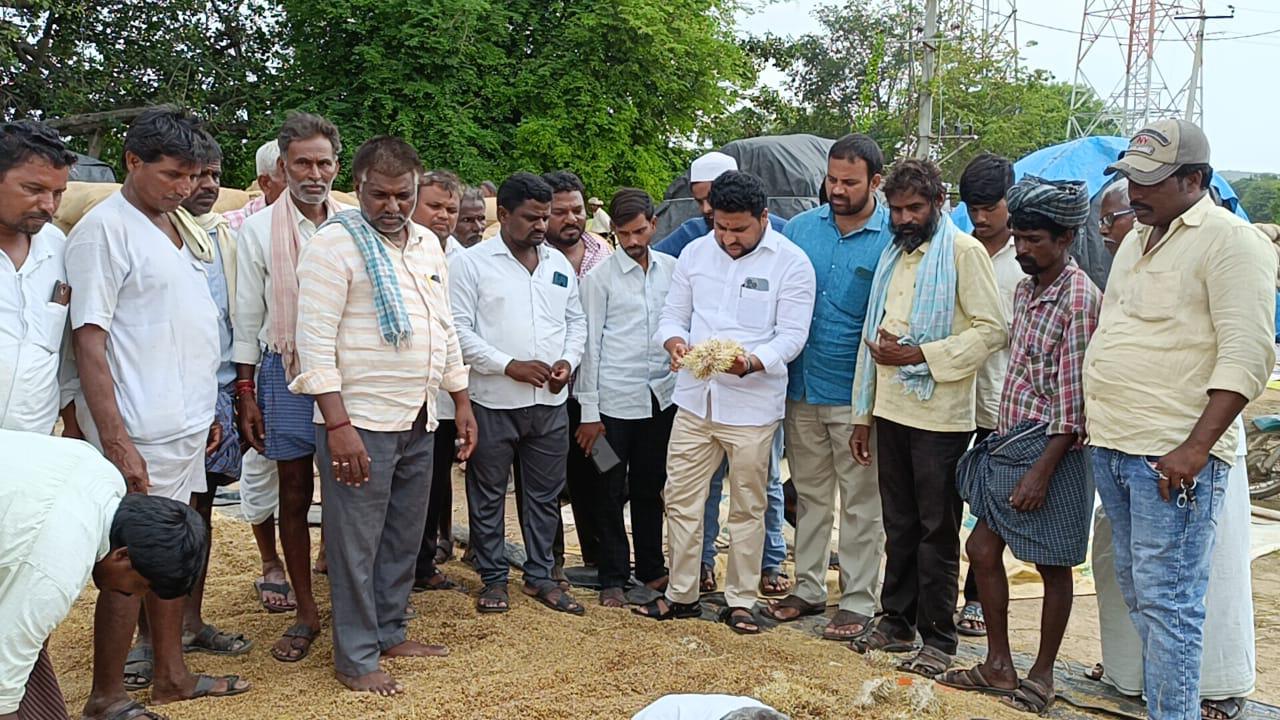 సీఎం సొంత జిల్లాలో రైతులకు అరిగోసలా..?