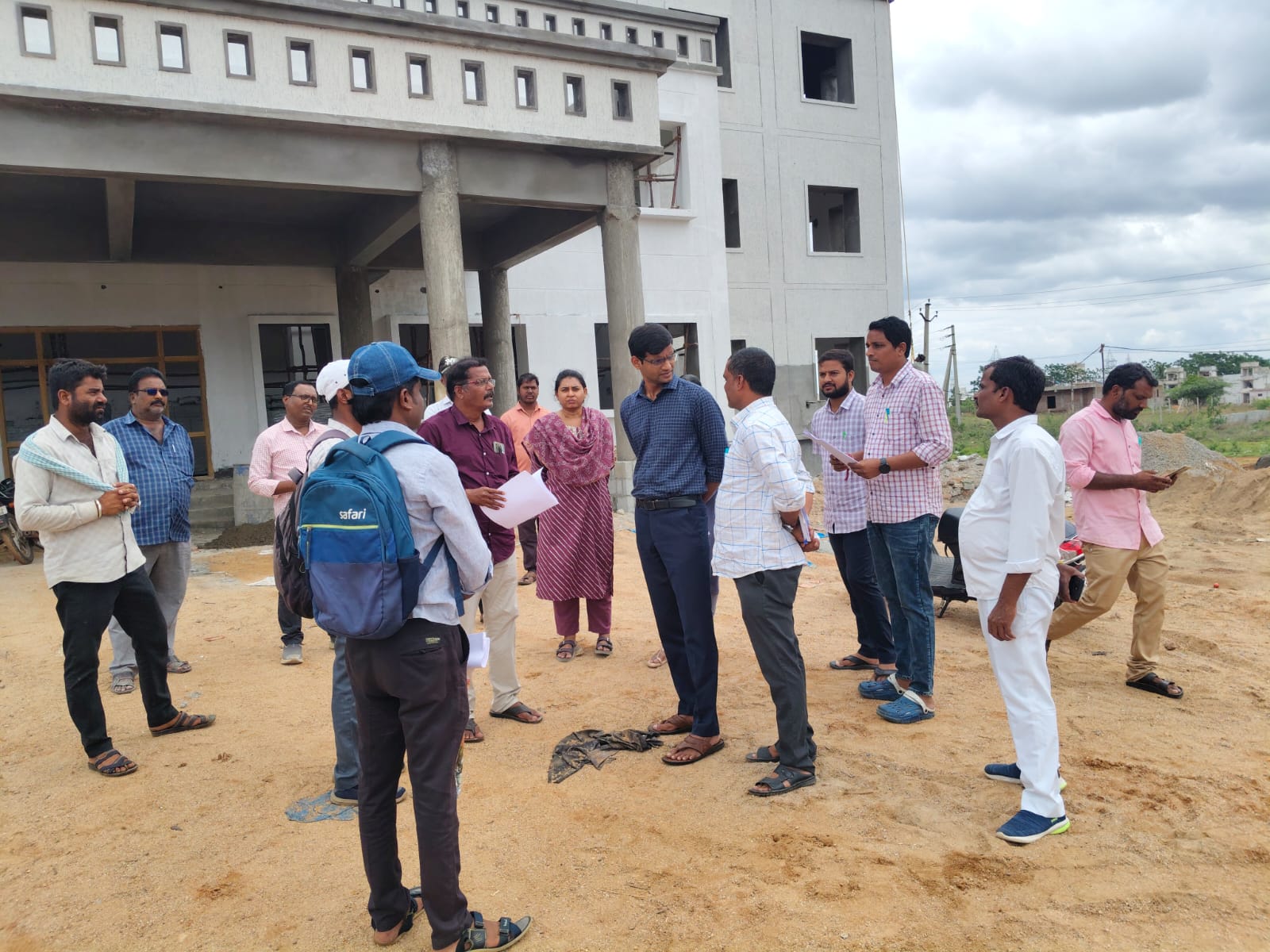 నర్సింగ్ కాలేజీకి పరిహారం చిక్కులు..!