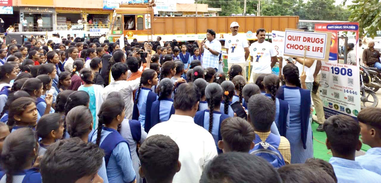 మత్తు జోలికి పోవద్దు..!