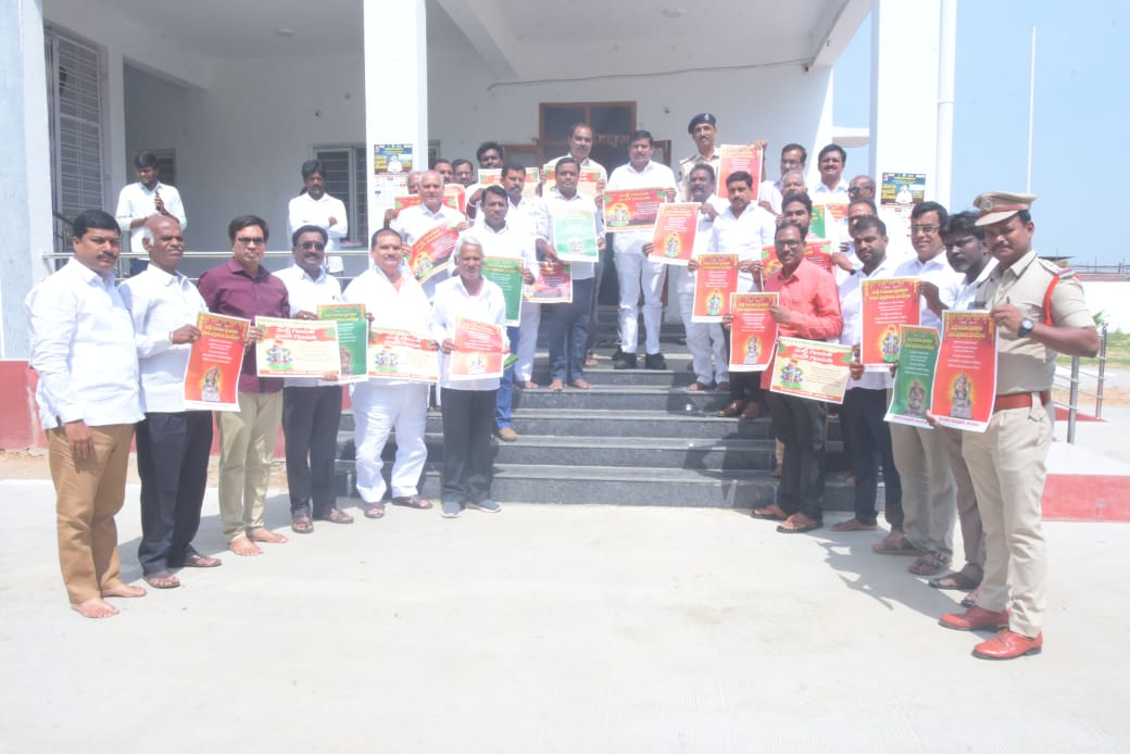 పది వేల మట్టి గణపతులు!