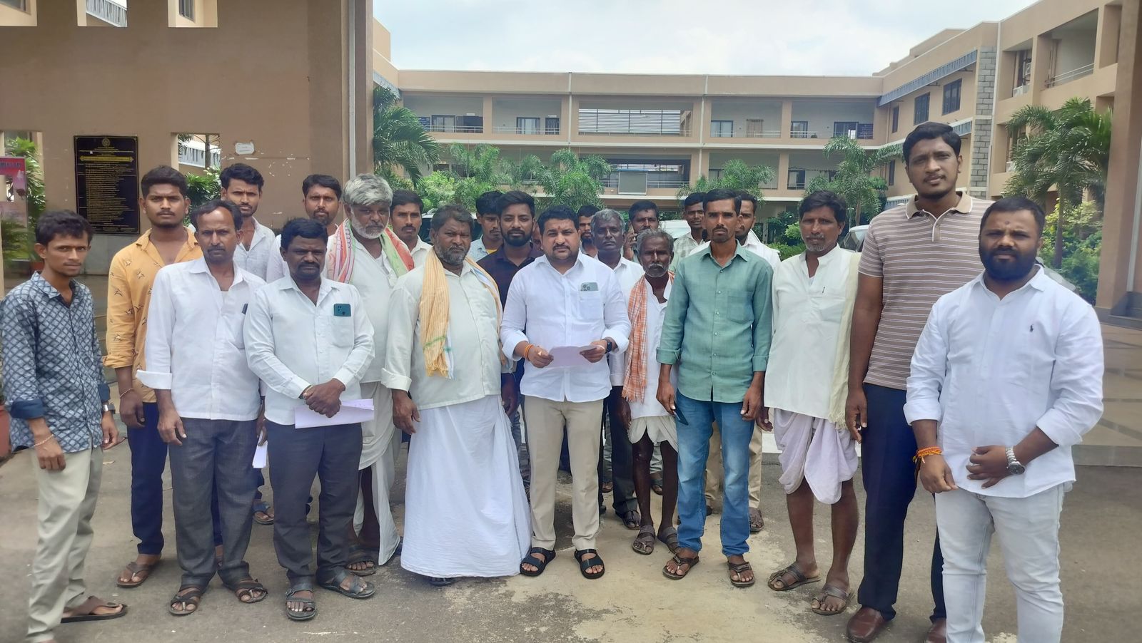 ధాన్యం కొనుగోళ్లలో ఇష్టారాజ్యం..!