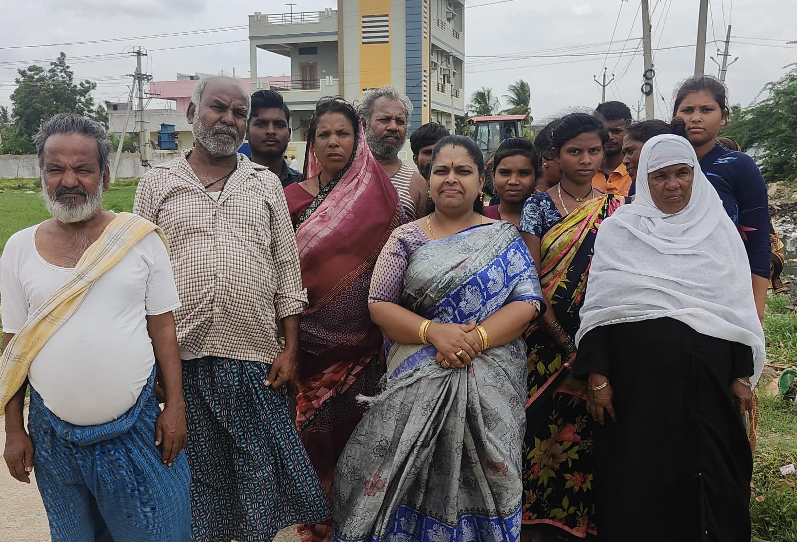 ప్రజా సమస్యలు గాలికి వదిలేశారు