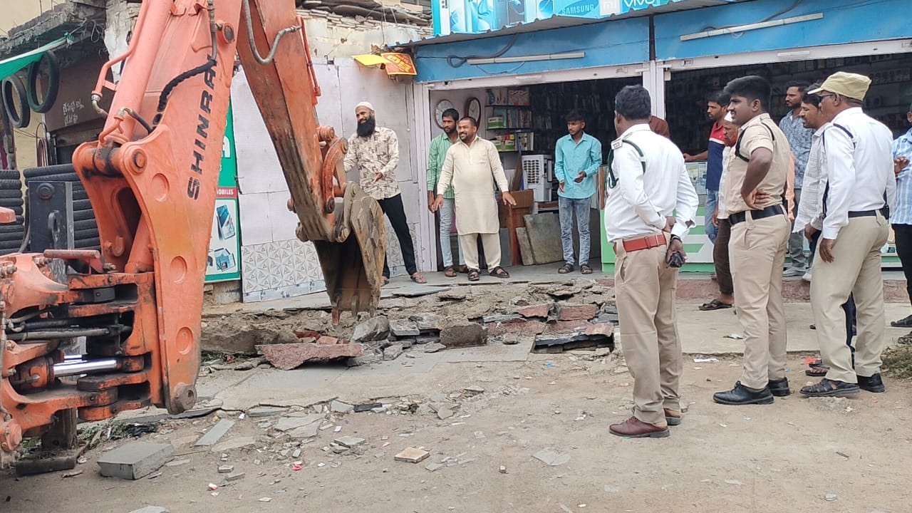 కూల్చి వేతలు.. మళ్లీ మొదలు..!