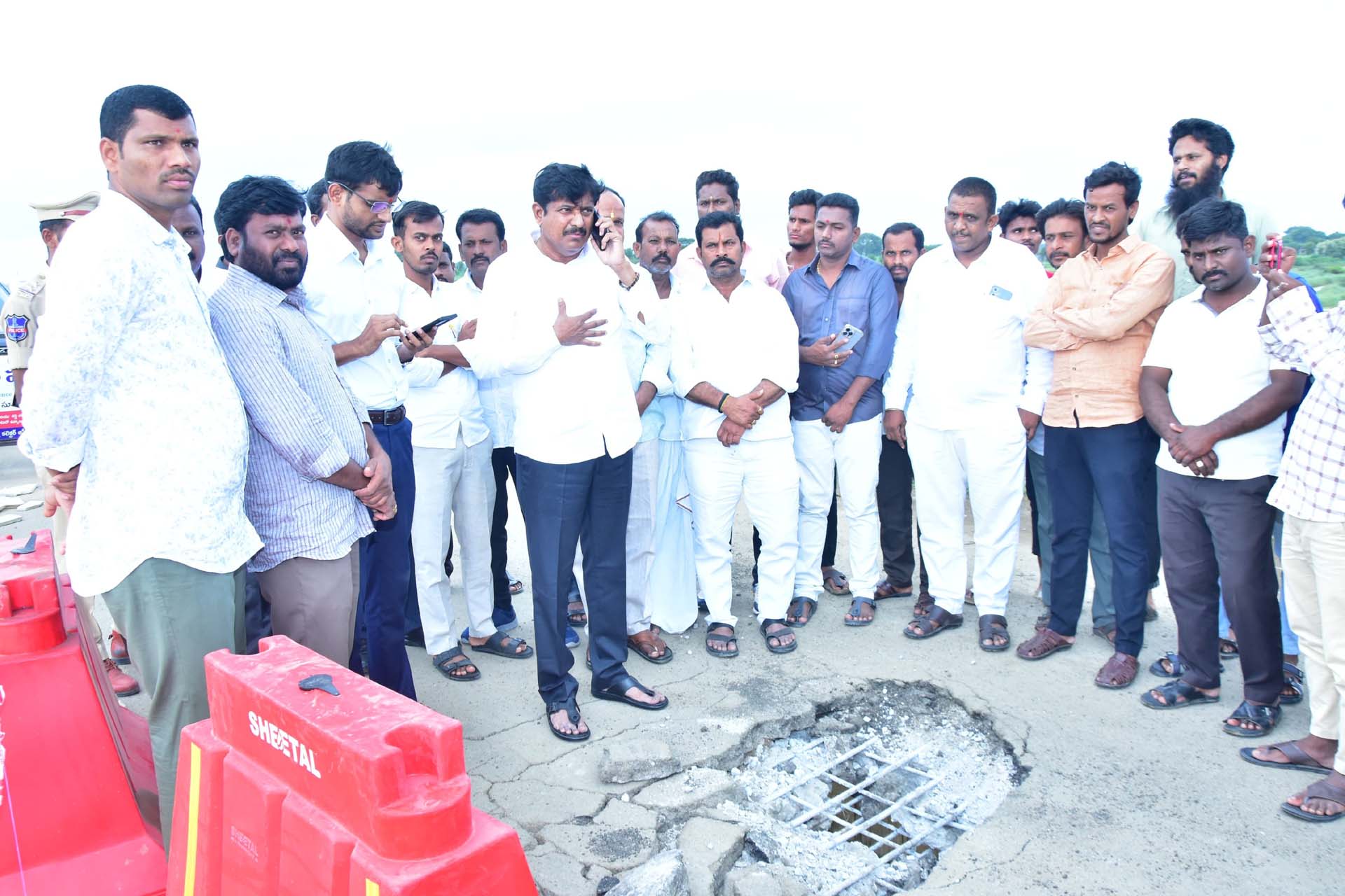 కమీషన్ల ఆశతో కాగ్నానదిపై నిర్లక్ష్యం..!