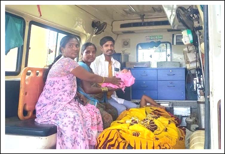 అంబులెన్స్‌లో గర్భిణికి పురుడు..!