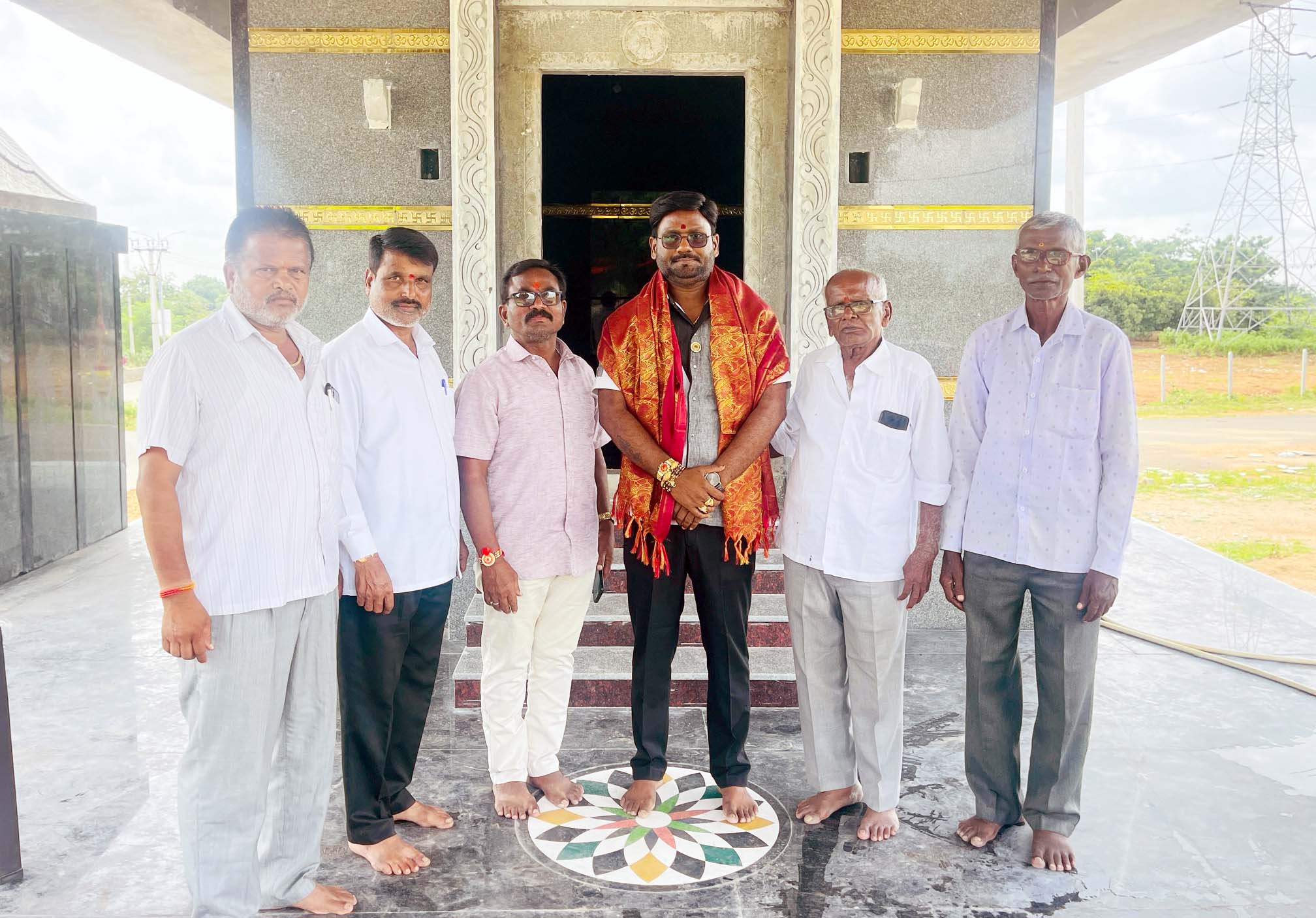 బీరప్ప దేవాలయానికి చేయూతనందిస్తా