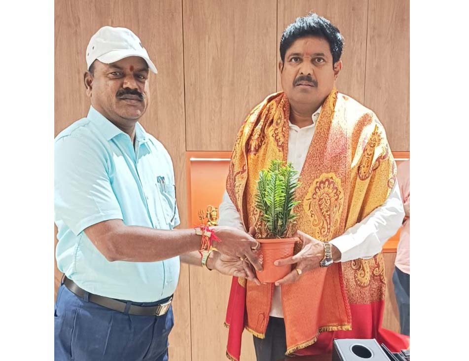 పారదర్శకంగా సేవలందించండి..!