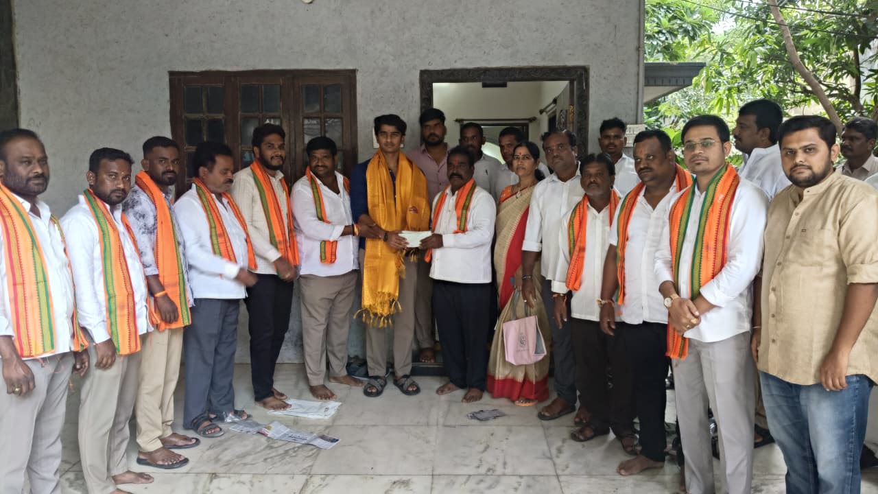 హిందూ ఉత్సవ సమితికి చీఫ్‌ విఫ్‌ భారీ విరాళం..!