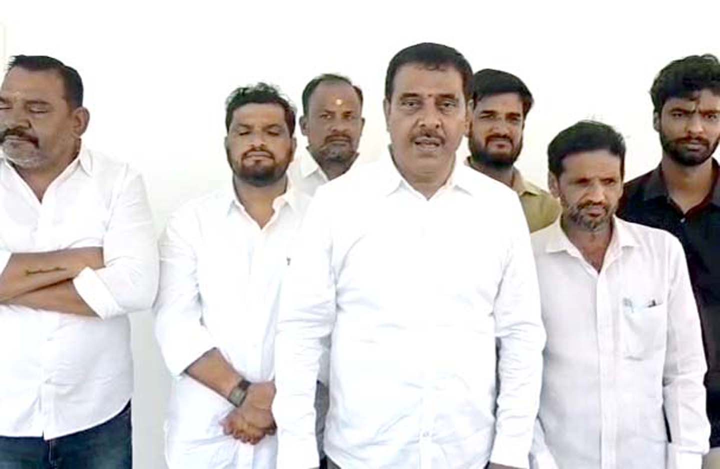 సబితారెడ్డిపై దౌర్జన్యం దుర్మార్గం..!