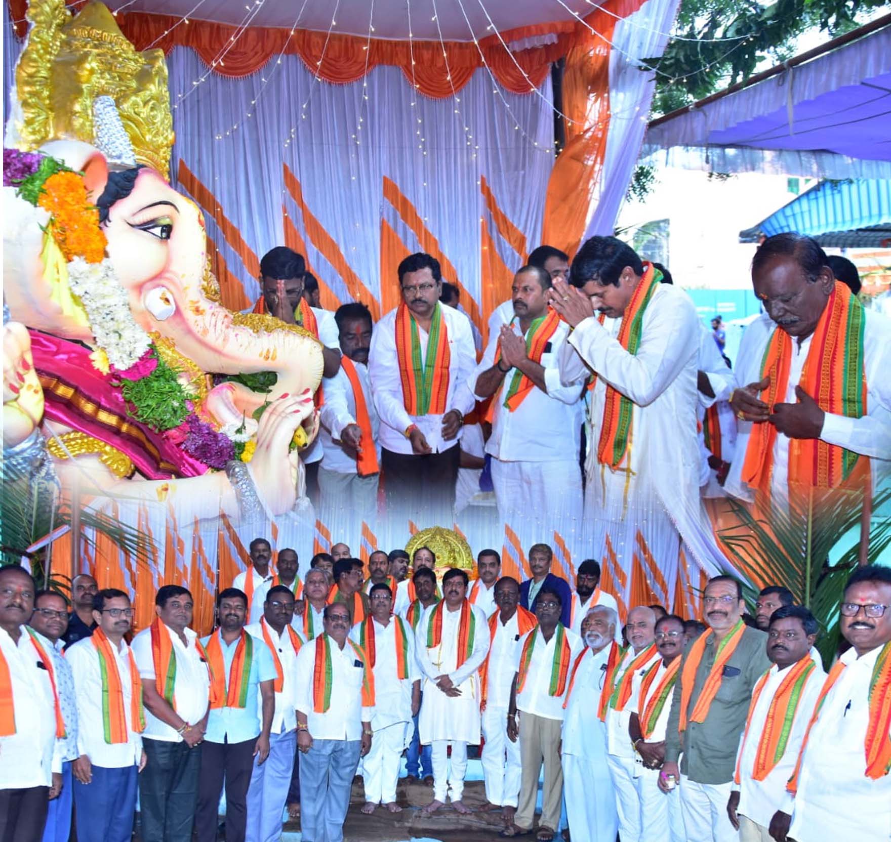 గణనాథునికి ఎమ్మెల్యే తొలిపూజలు