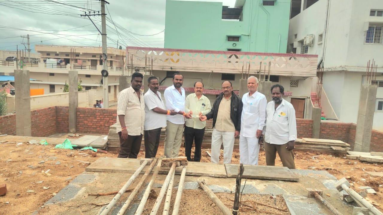 రామందిరానికి ఉద్యోగి చేయూత
