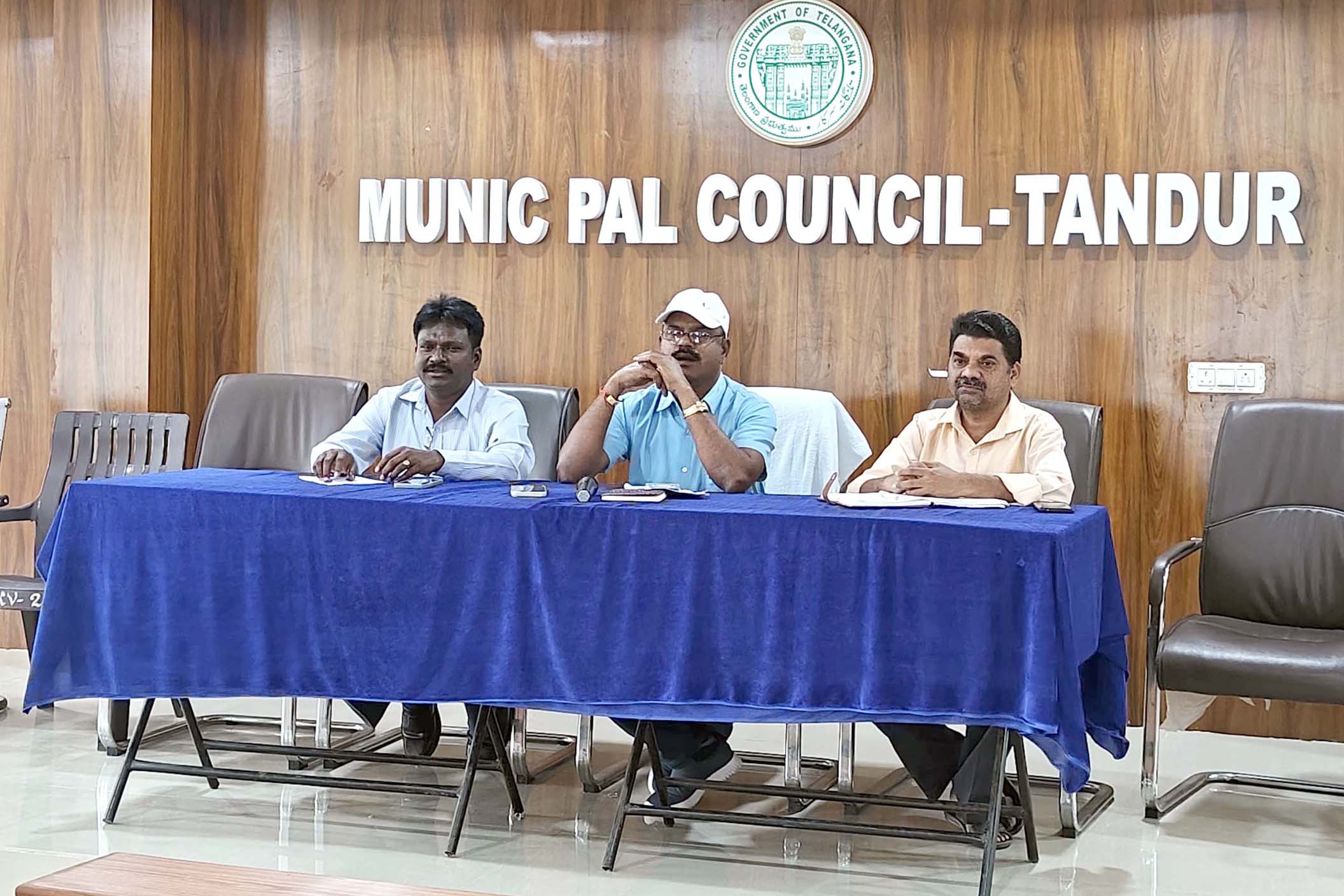శిథిలావస్థ ఇళ్లను గుర్తించండి..!