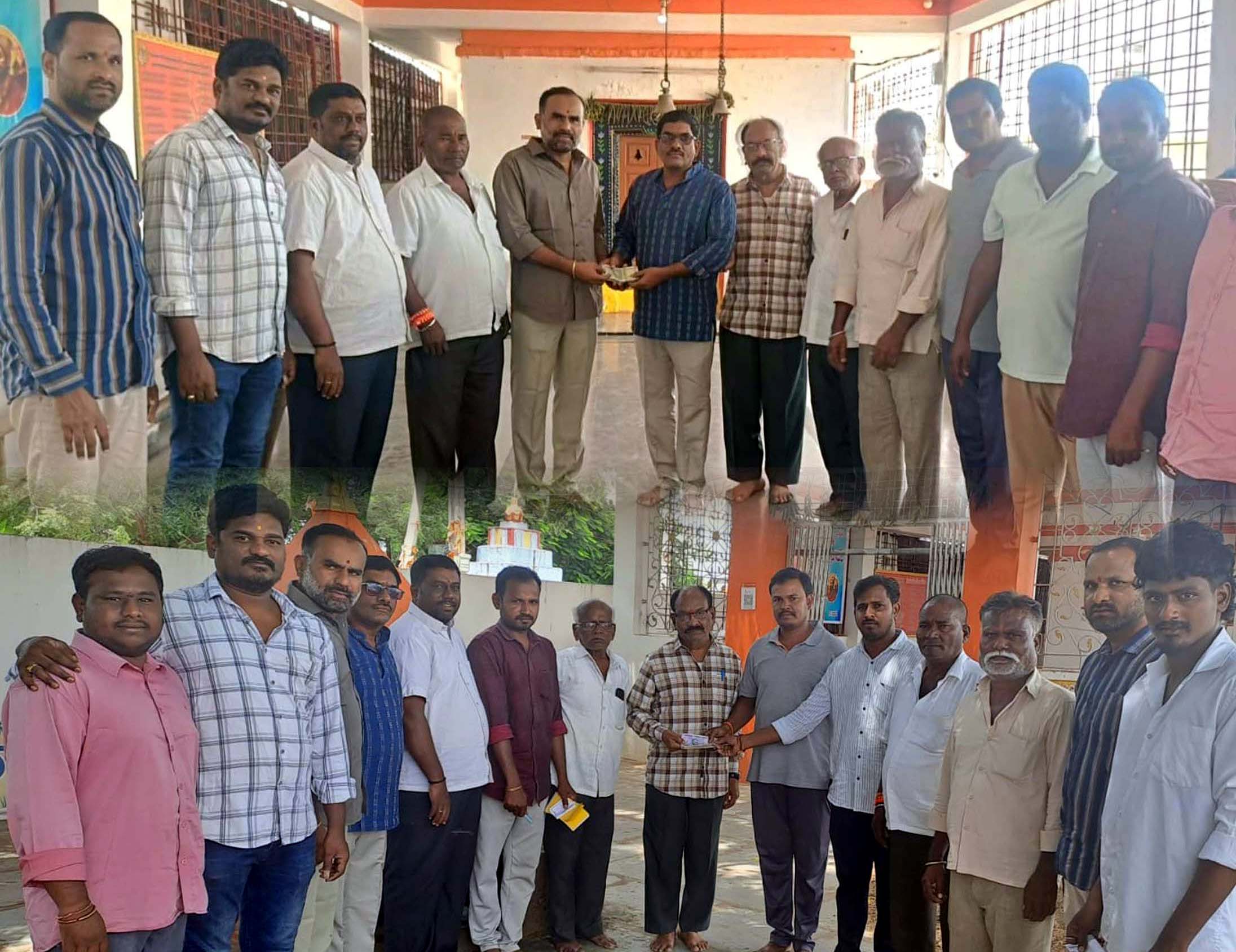 రామ మందిరంకు ఉపాధ్యాయుడికి చేయూత