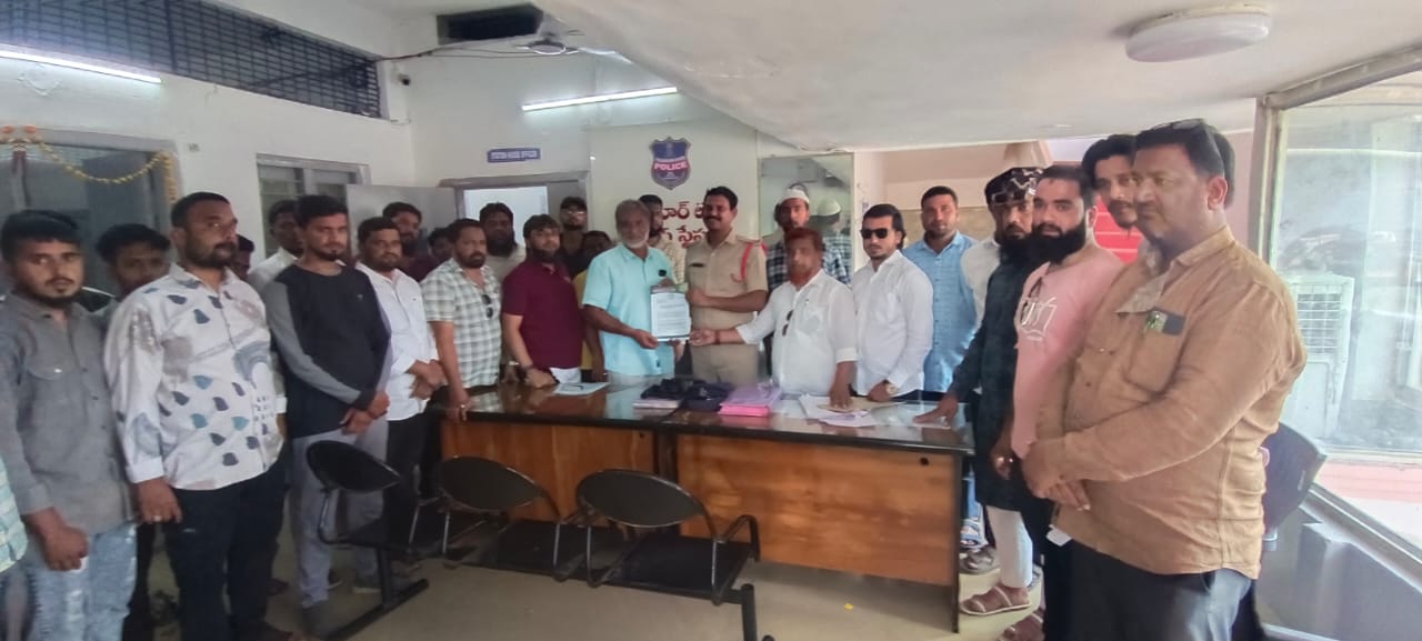 రాజాసింగ్‌పై చర్యలు తీసుకోవాలి
