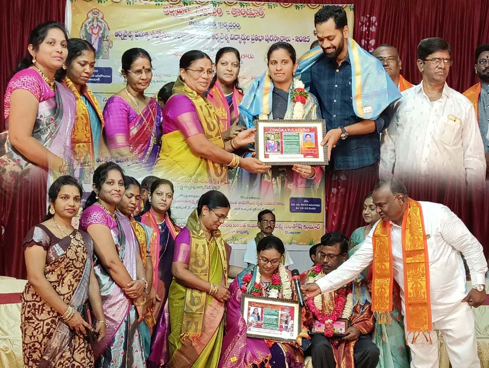 వృత్తికి వన్నె తెచ్చే విధంగా పనిచేయాలి