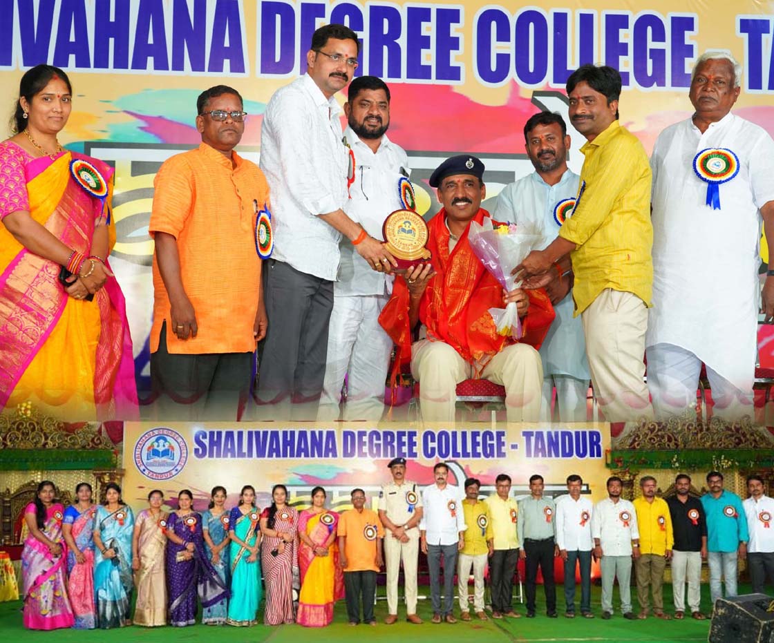 కష్టపడి చదివి ప్రయోజకులు కావాలి