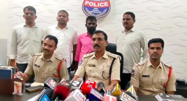 రూ. 2వేల కోసం హత్య..!