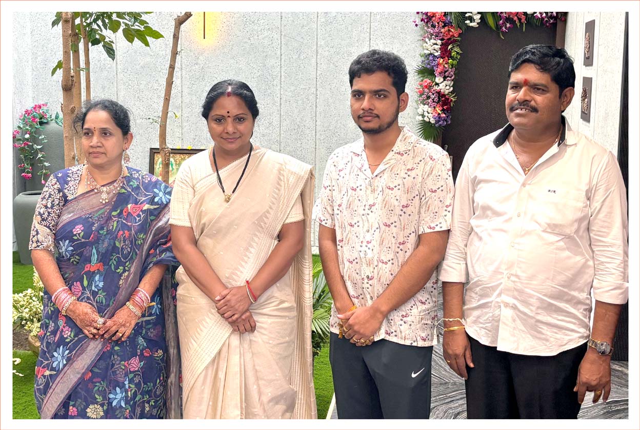 బుయ్యని వరుడికి కవితక్క ఆశీర్వాదం..!