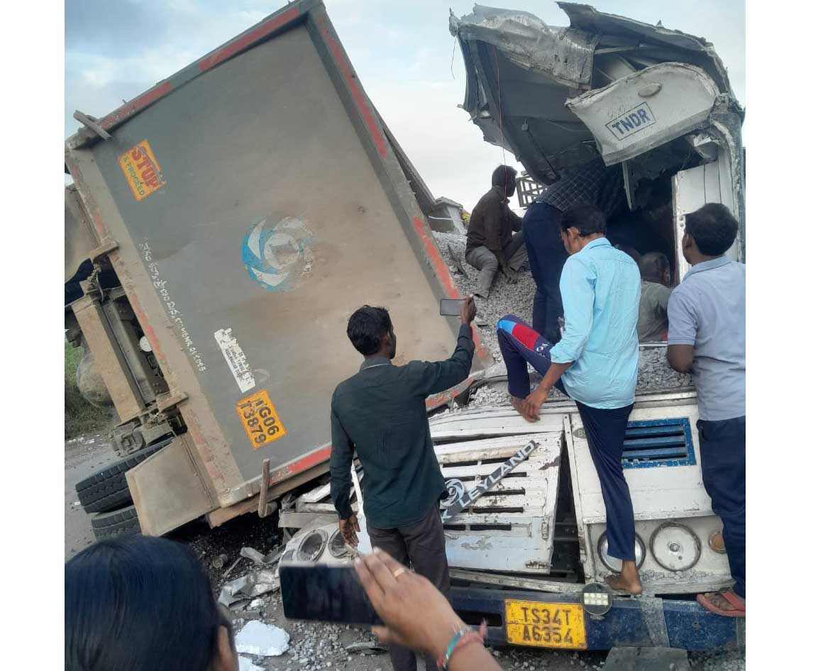 7 మంది పురుషులు, 12 మంది మహిళలు, ఓ చిన్నారి
