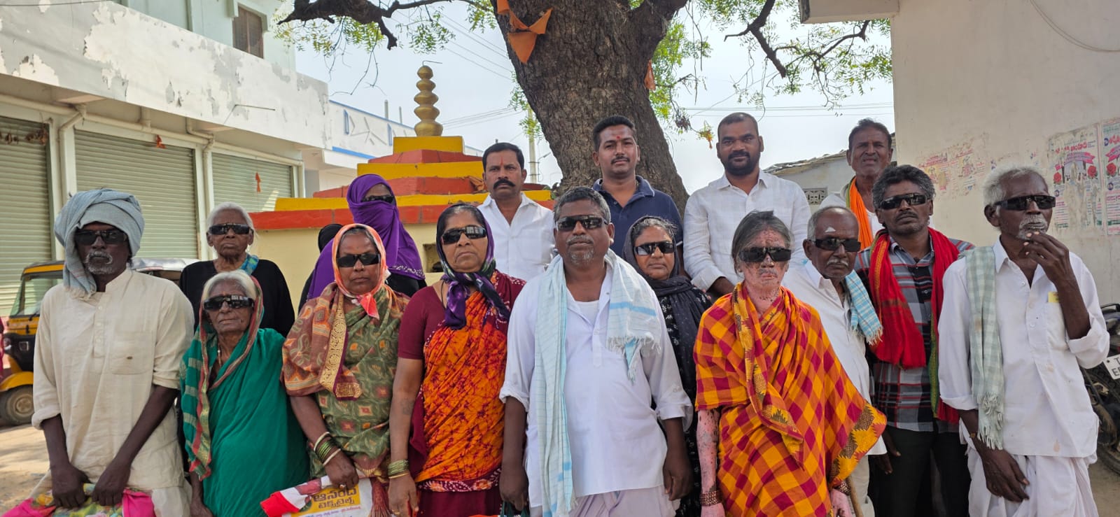 కాంగ్రెస్ నేతల సామాజిక సేవకు జేజేలు