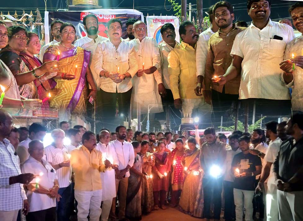 ఆర్టీసీ బస్సు మృతులకు అంజలి..!