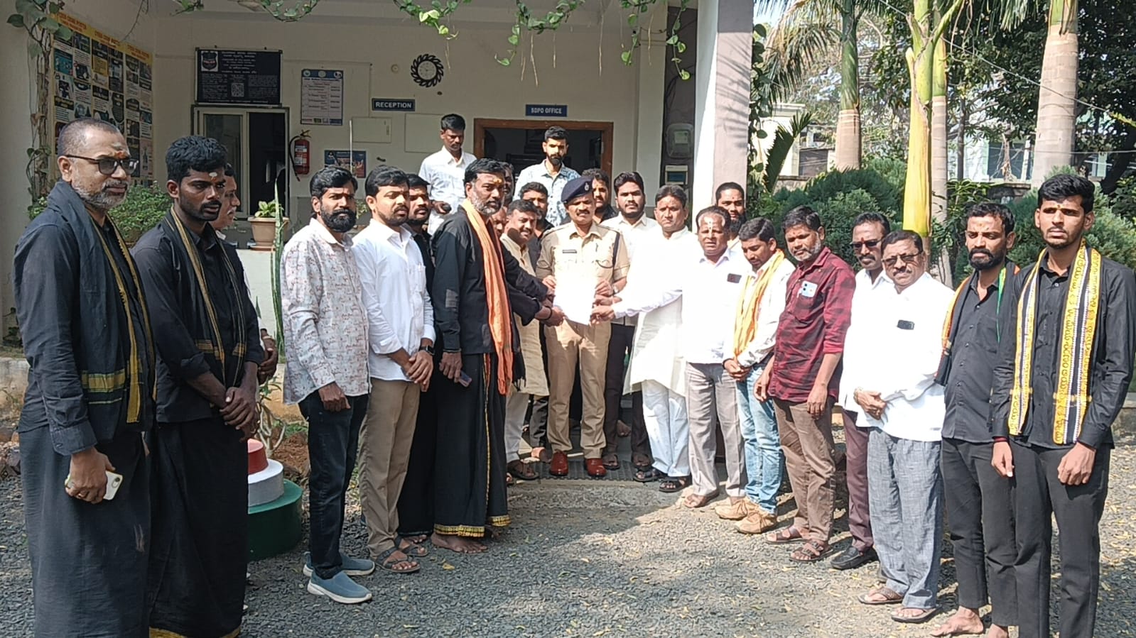 అయ్యప్ప స్వాముల మనోభావాలు దెబ్బతీయొద్దు