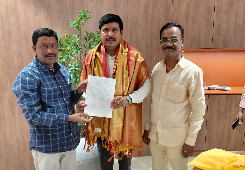 పోట్లీ మహారాజ్ దేవాలయ పురోగతికి కృషి చేయండి