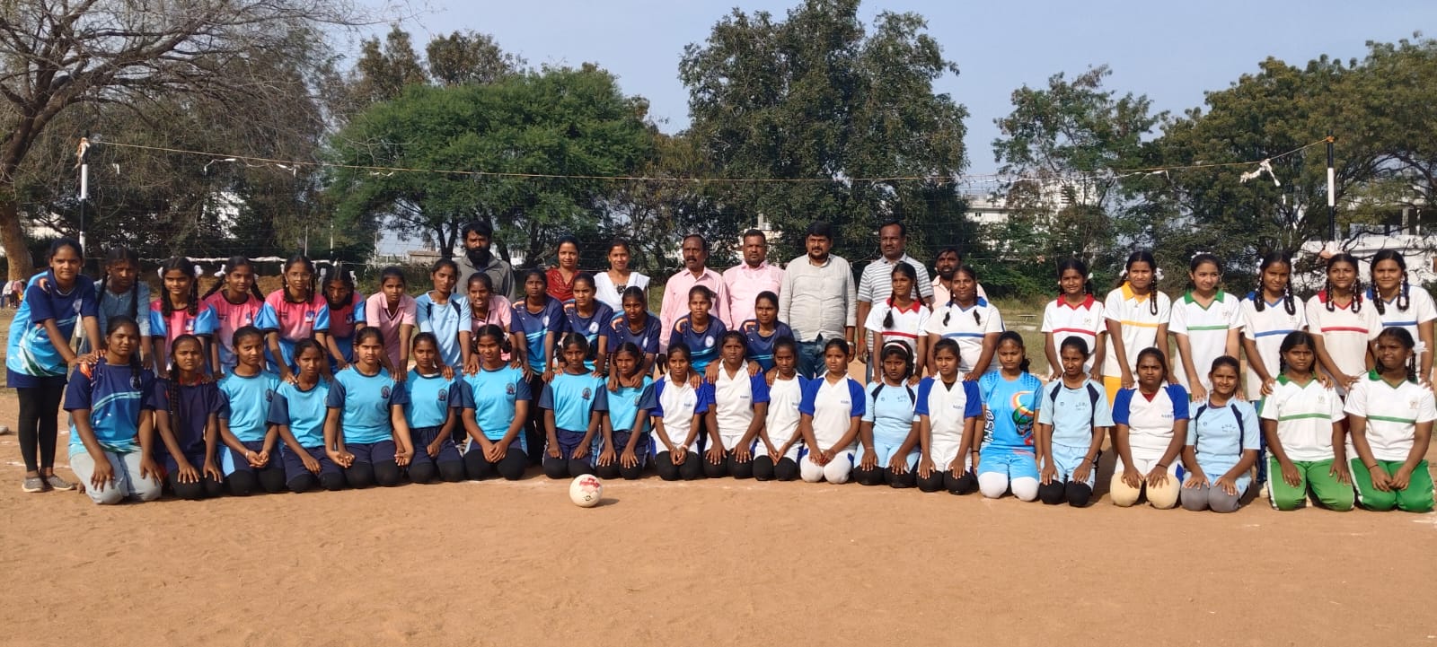 క్రీడల్లో రాణిస్తే బంగారు భవిష్యత్తు