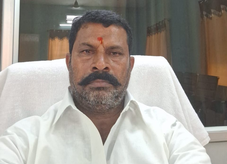 ఓర్వలేని రాజకీయాలు మానుకోండి..!