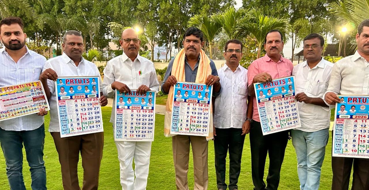 సమాజంలో ఉపాధ్యాయుల సేవలు కీలకం