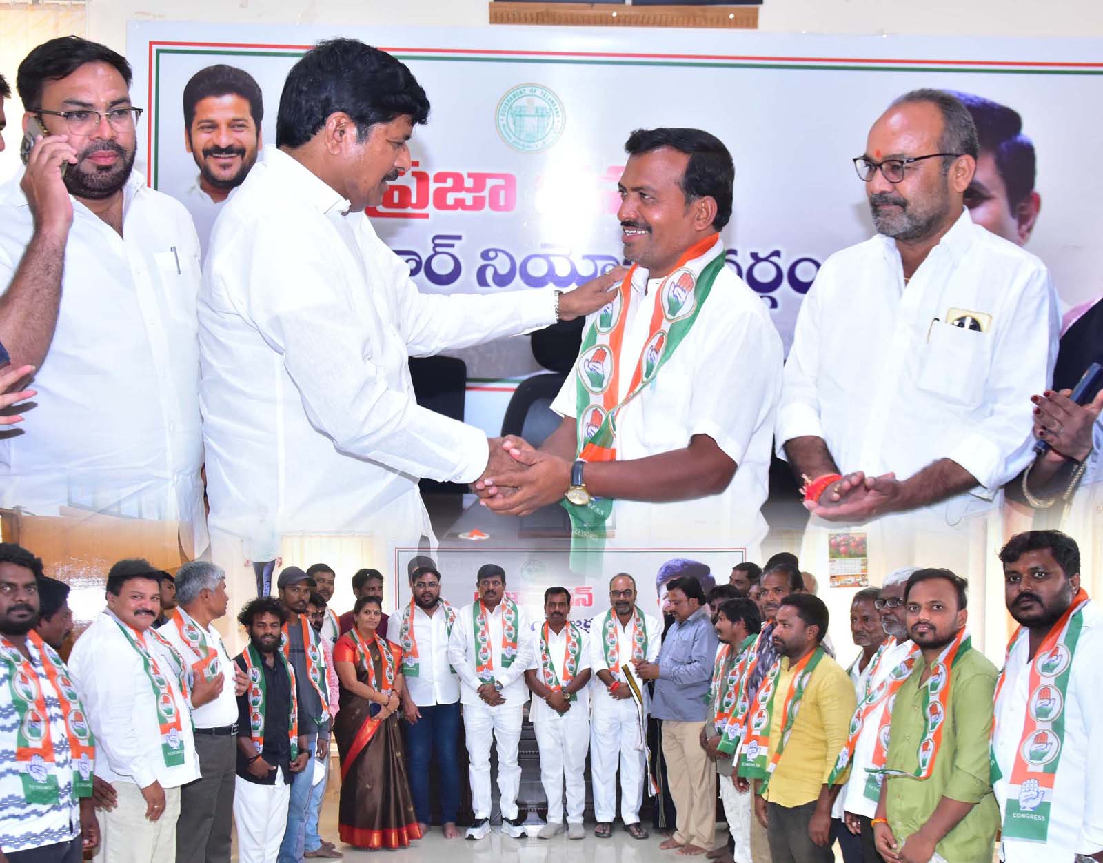 కాంగ్రెస్ పార్టీలోకి జుంటుపల్లి వెంకట్