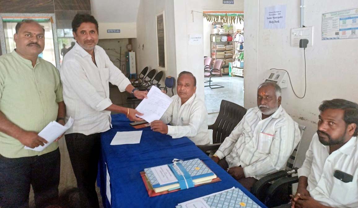 వార్డులో ఎక్స్‌ట్రా ఓటర్లు..!