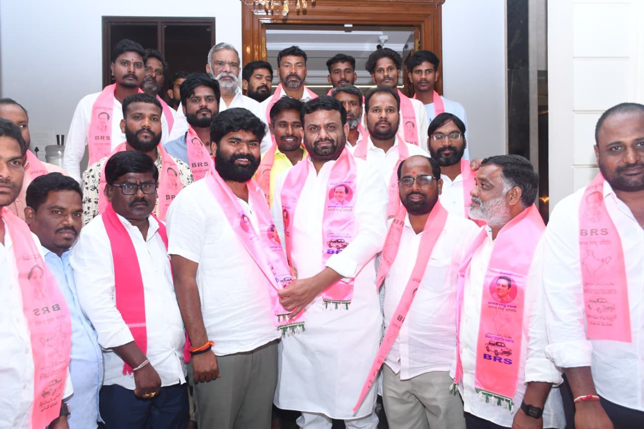 గులాబీ గూటికి చేరిన వెంకటేష్‌ చారి..!