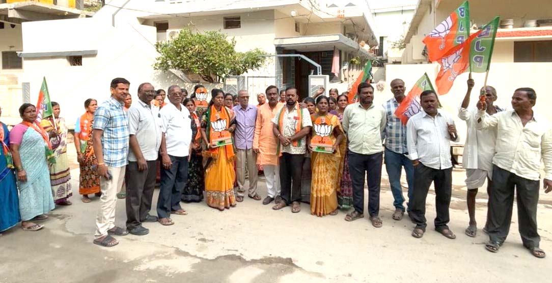 ఇంటింటా బీజేపీ ప్రచారం..!