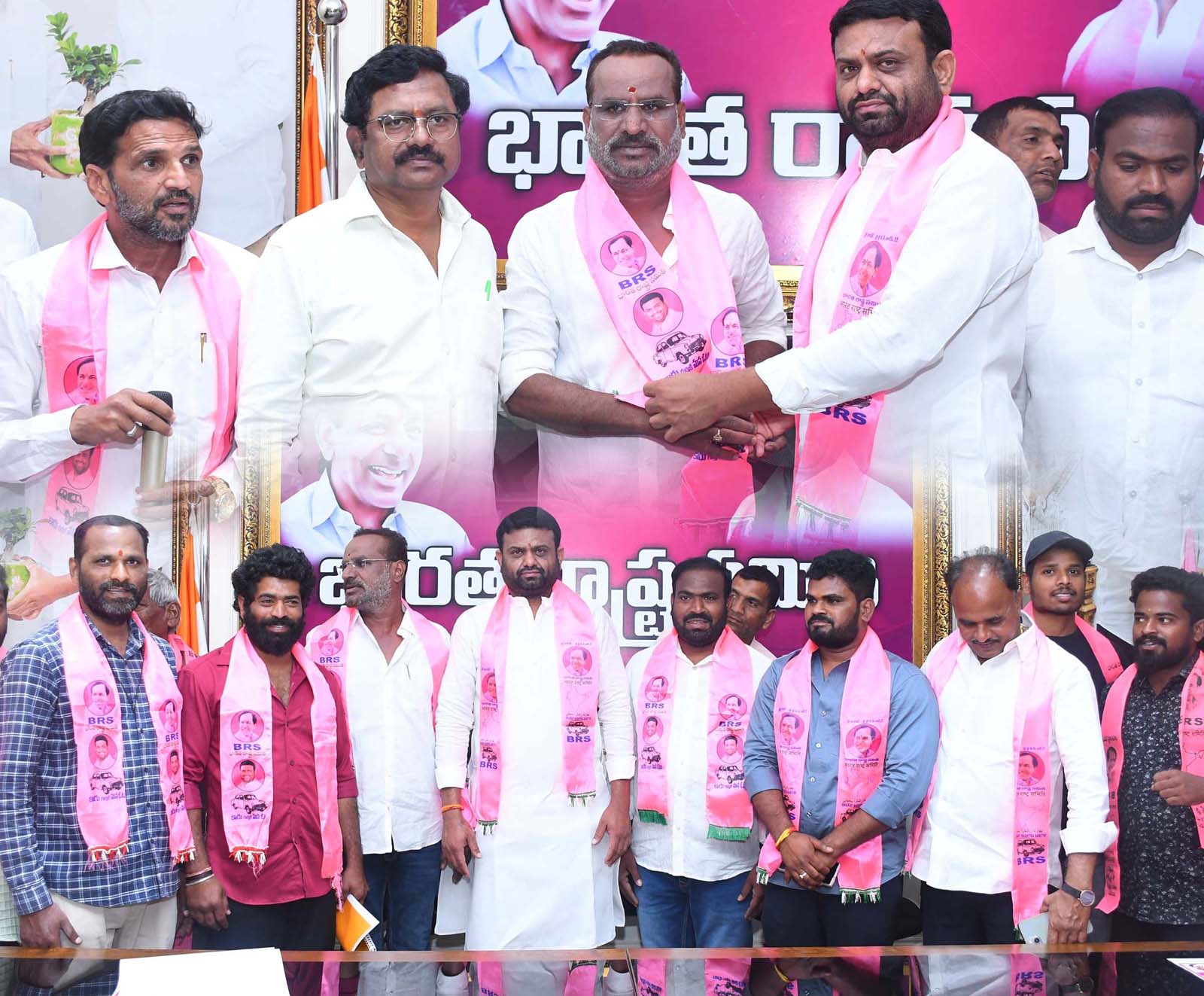 కారులో చేరికల జాతర..!