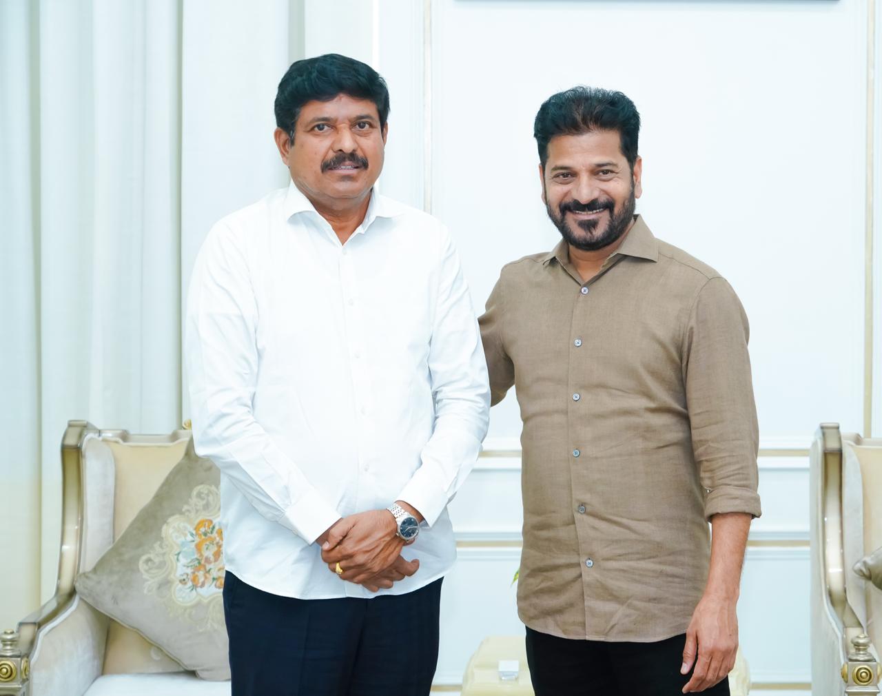 సీఎం రేవంత్ రెడ్డిని కలిసిన ఎమ్మెల్యే