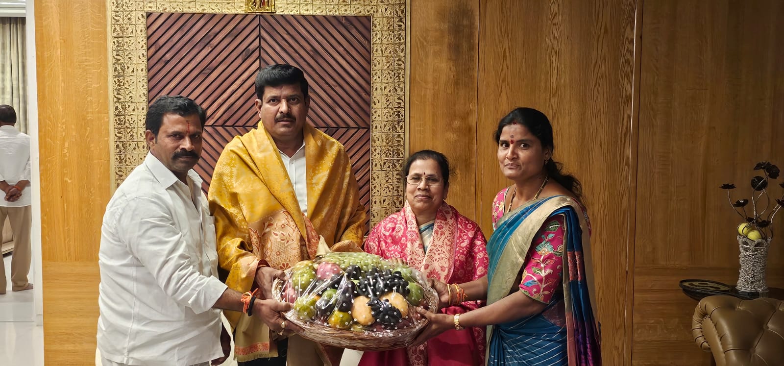 పార్టీలకతీతంగా పాలనే ధ్యేయం..!