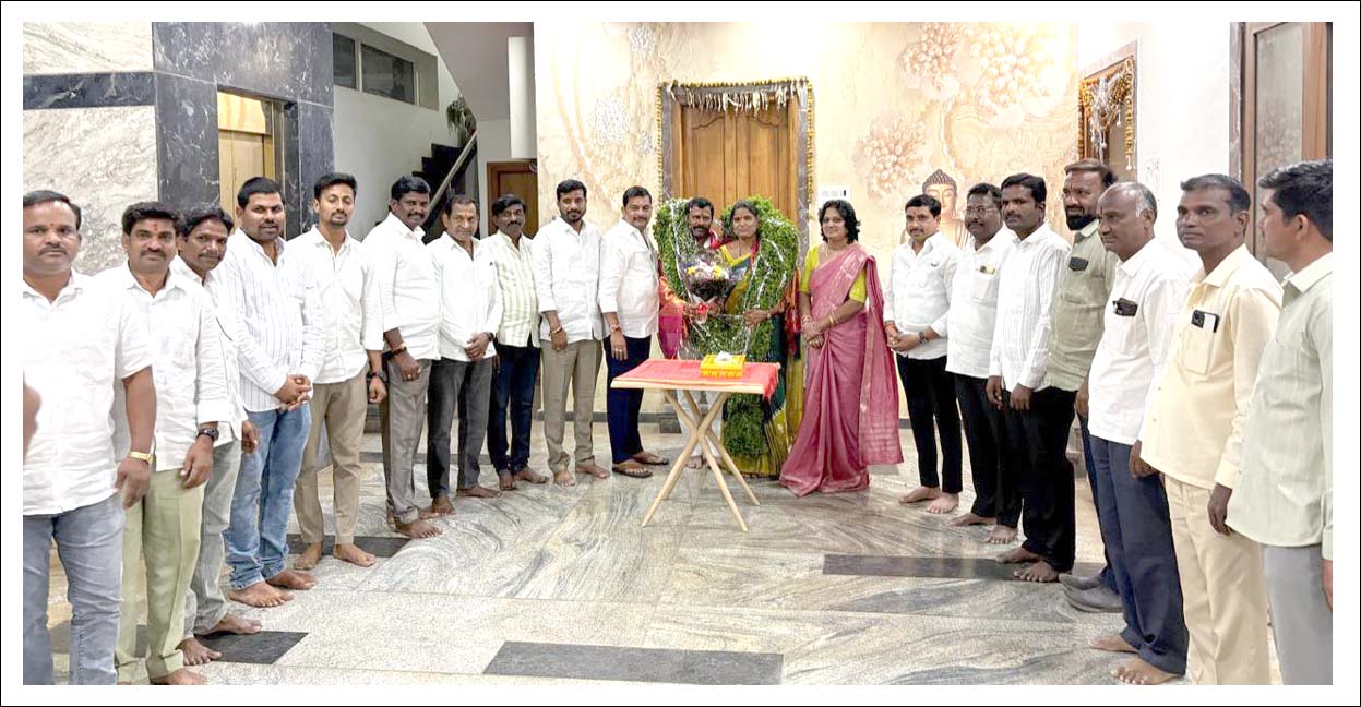 మున్సిపల్‌ చైర్‌ పర్సన్‌కు ఘన సన్మానం