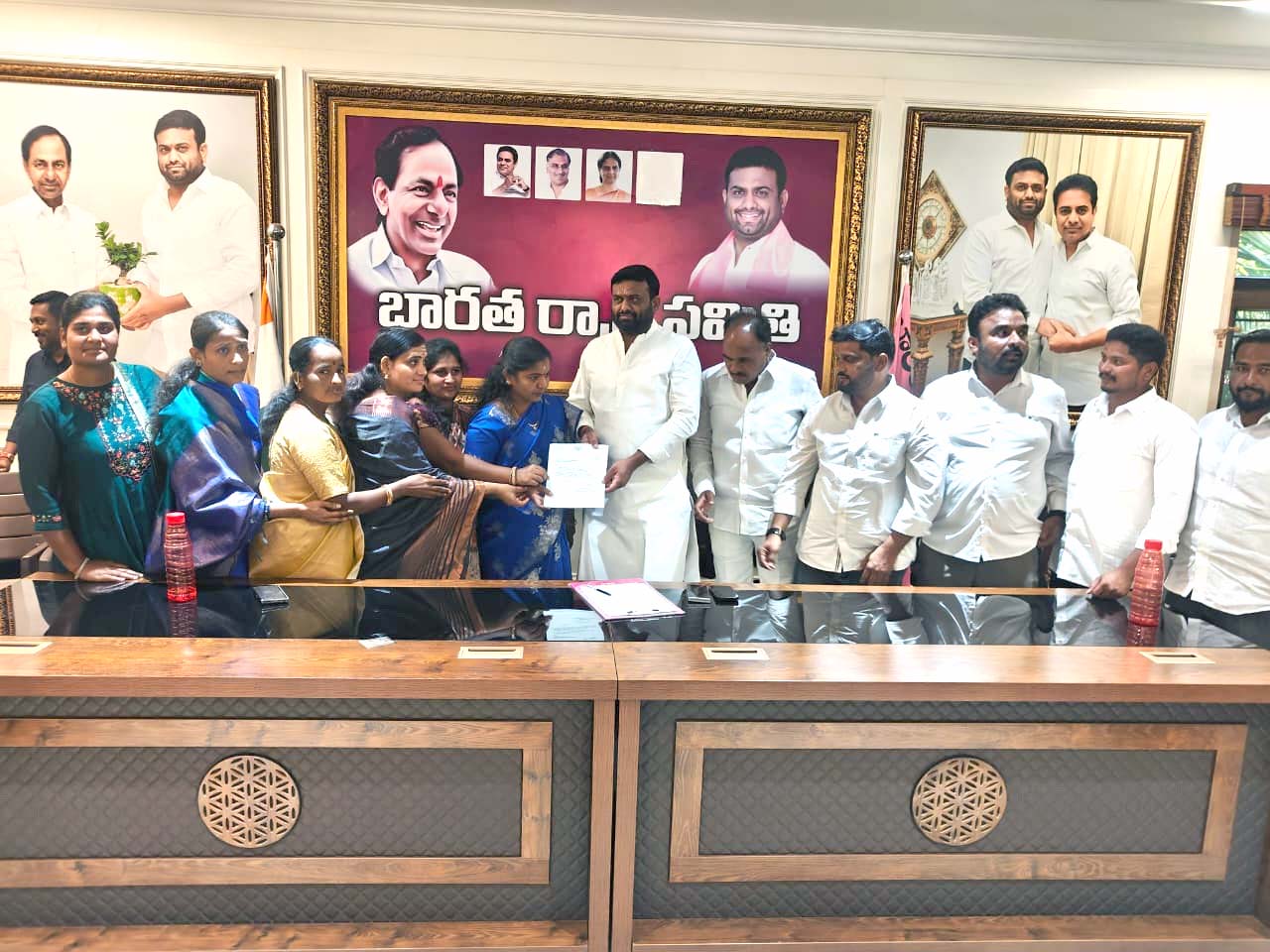 ప్రజా సమస్యలపై పోరాటం చేయండి..!