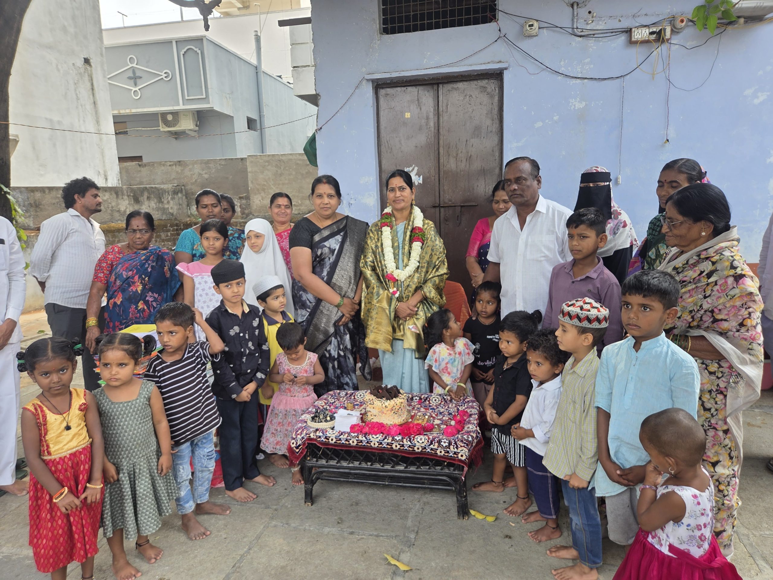 అంగన్‌వాడి చిన్నారులతో ఆనందం..!