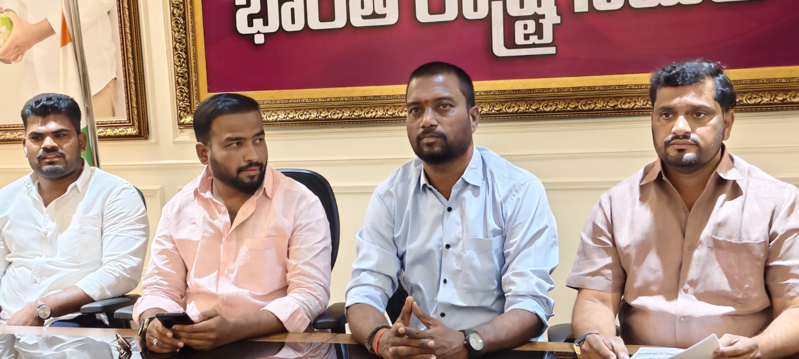 తోఫాలో తొండేషాలు..!