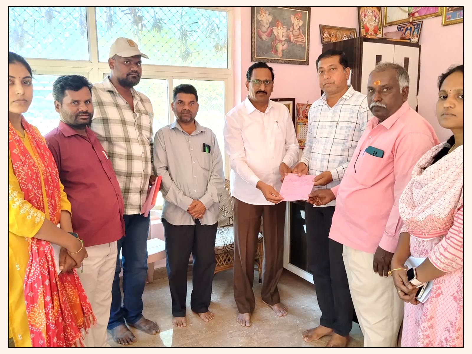 మొండి బకాయిదారులకు రెడ్‌ నోటీసులు..!